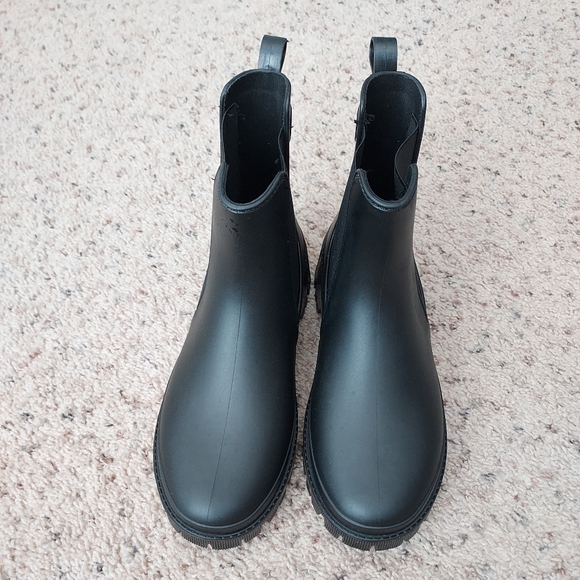 Portland Boot Company Women’s Chunky Chelsea Rain Boots - Picture 3 of 5